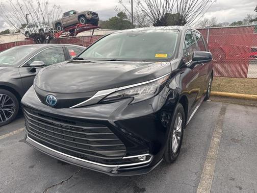 2024 Toyota Sienna XLE