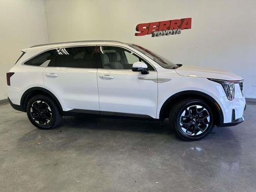 Glacial White Pearl 2025 Kia Sorento S