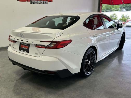 Ice Cap 2026 Toyota Camry SE