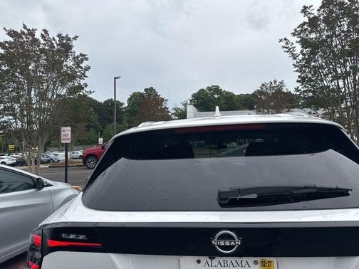 Aspen White Tricoat 2025 Nissan Kicks SR