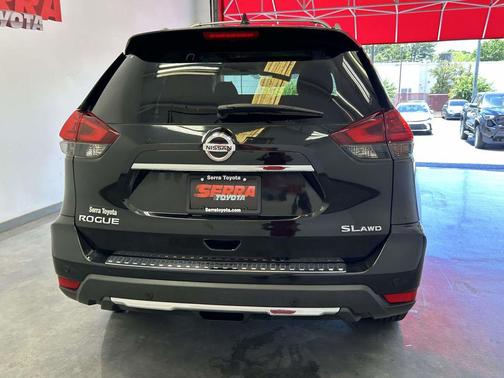 Magnetic Black Pearl 2019 Nissan Rogue SL