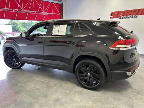 Deep Black Pearl 2023 Volkswagen Atlas Cross Sport 3.6L V6 SE w/Technology