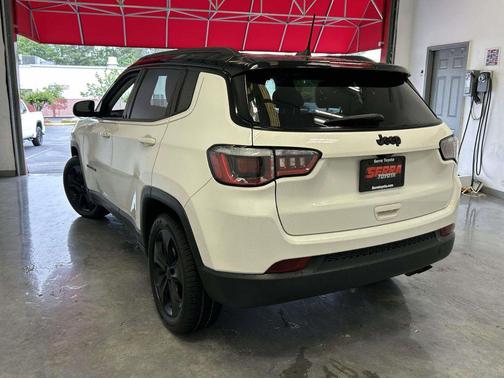 White Clearcoat 2019 Jeep Compass Latitude