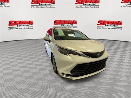 2024 Toyota Sienna XLE 8 Passenger