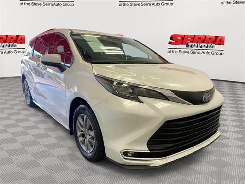 2024 Toyota Sienna XLE 8 Passenger
