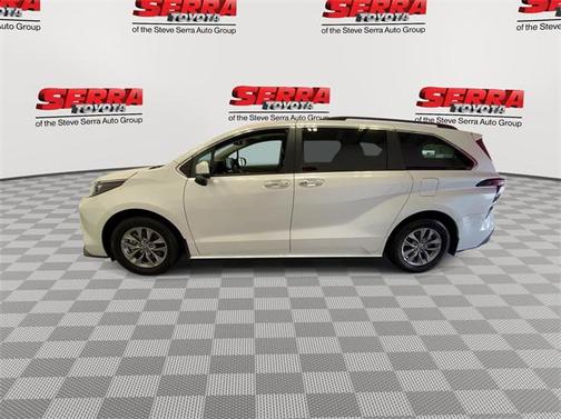 2024 Toyota Sienna XLE 8 Passenger