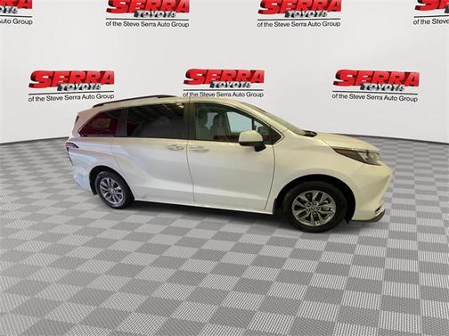 2024 Toyota Sienna XLE 8 Passenger