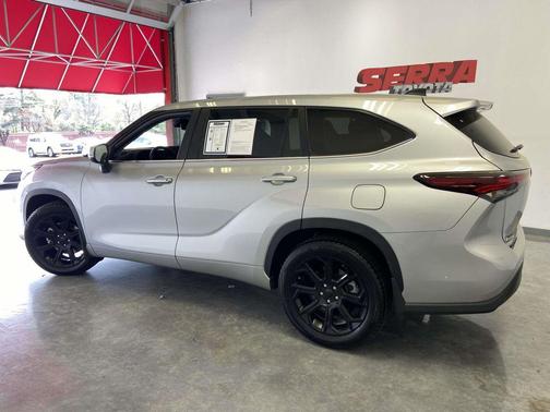 Celestial Silver Metallic 2024 Toyota Highlander LE