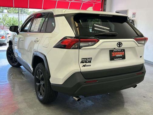 Ice Cap 2025 Toyota RAV4 LE