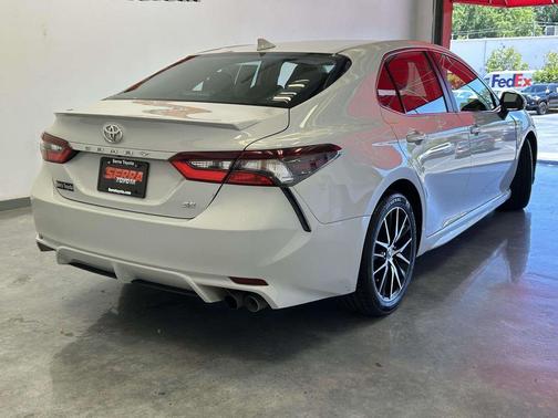 Ice Edge 2024 Toyota Camry SE