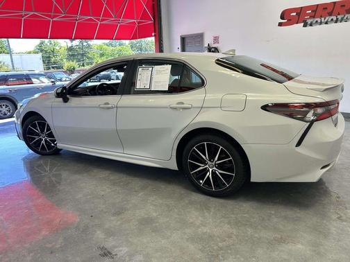 Ice Edge 2024 Toyota Camry SE