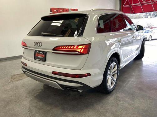 2025 Audi Q7 55 Premium Plus