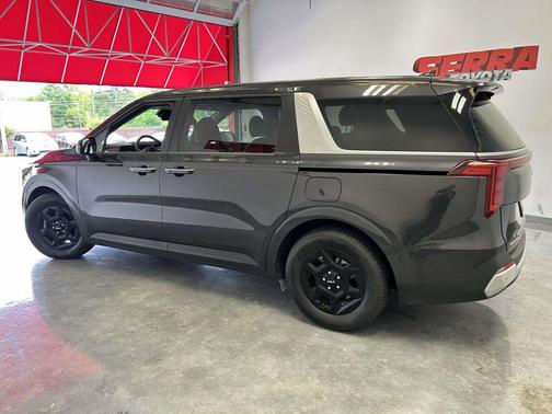 Panthera Metal 2025 Kia Carnival LXS