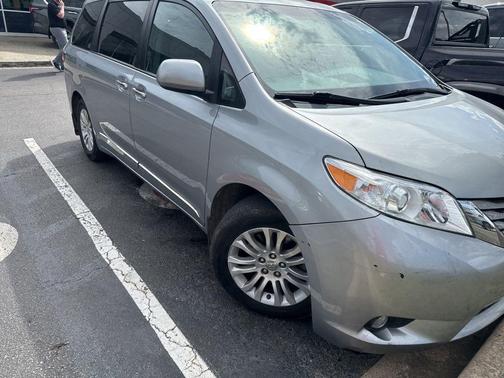 2015 Toyota Sienna XLE