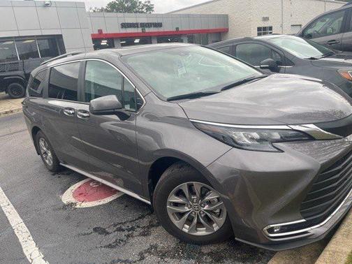 2024 Toyota Sienna XLE