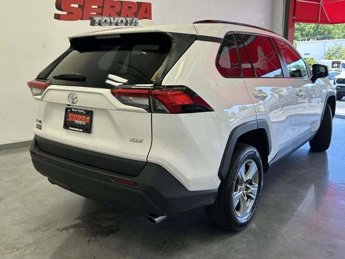 Ice Cap 2024 Toyota RAV4 XLE