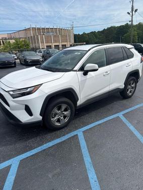 Ice Cap 2024 Toyota RAV4 XLE