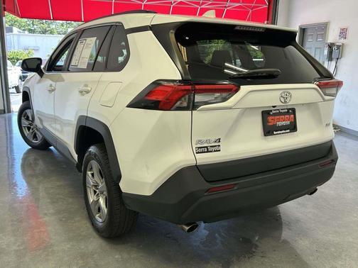 Ice Cap 2024 Toyota RAV4 XLE