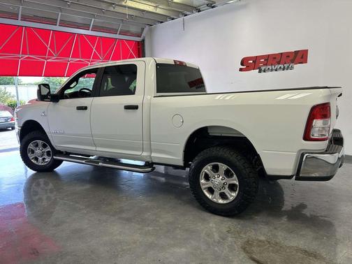 Bright White Clearcoat 2024 RAM 2500 Big Horn Crew Cab 4x4 6'4' Box