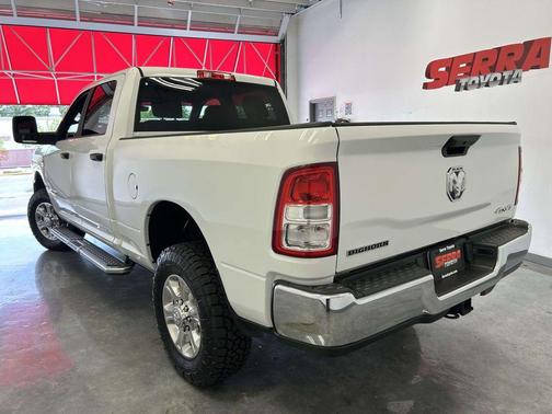 Bright White Clearcoat 2024 RAM 2500 Big Horn Crew Cab 4x4 6'4' Box