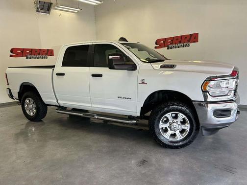 Bright White Clearcoat 2024 RAM 2500 Big Horn Crew Cab 4x4 6'4' Box