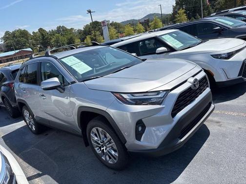 2025 Toyota RAV4 XLE Premium