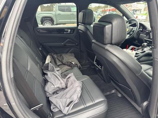 2023 Porsche Cayenne Platinum Edition