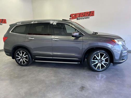 Modern Steel Metallic 2019 Honda Pilot Elite