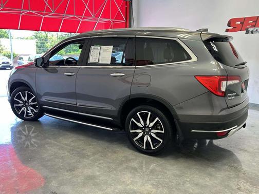 Modern Steel Metallic 2019 Honda Pilot Elite