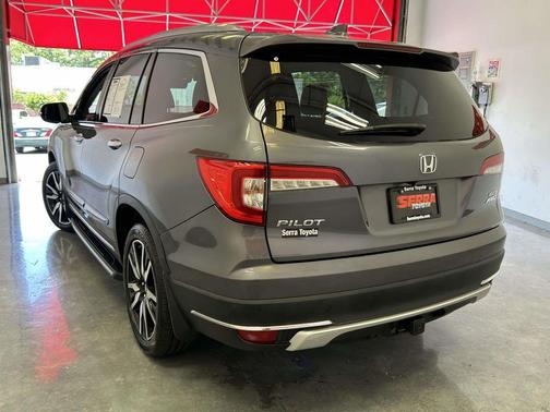 Modern Steel Metallic 2019 Honda Pilot Elite