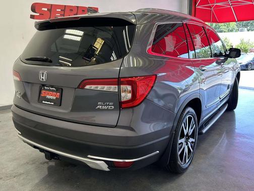 Modern Steel Metallic 2019 Honda Pilot Elite