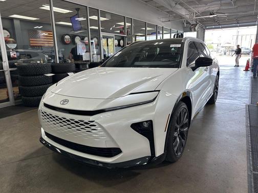 Oxygen White 2025 Toyota Crown Signia Limited