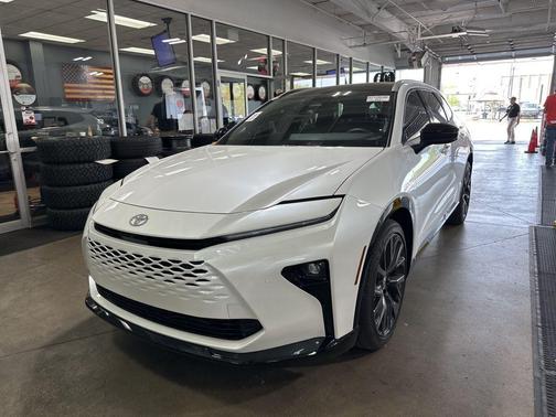 Oxygen White 2025 Toyota Crown Signia Limited