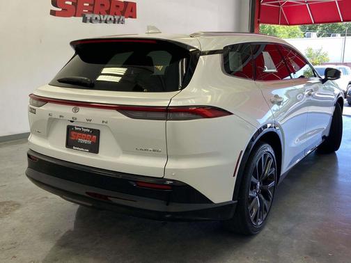 2025 Toyota Crown Signia Limited