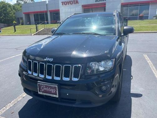 Photo 2 of 2 of 2017 Jeep Compass Sport