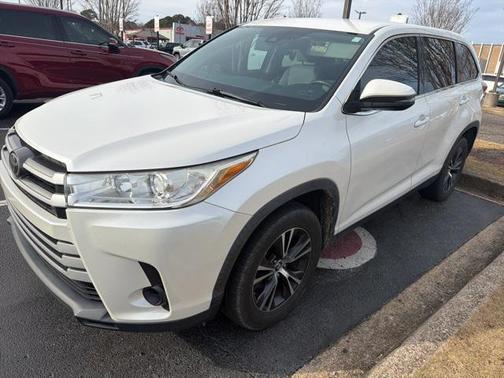 2019 Toyota Highlander LE I4