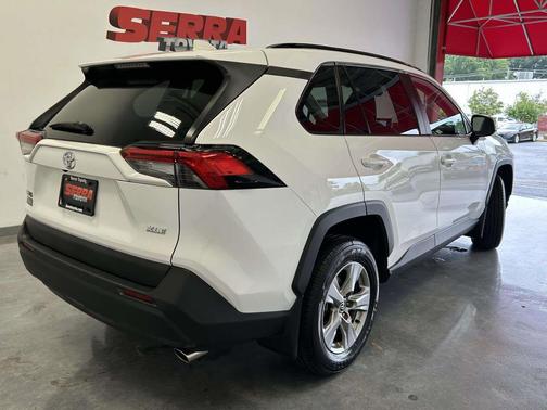 Ice Cap 2024 Toyota RAV4 XLE