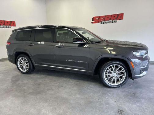 Baltic Gray Metallic Clearcoat 2023 Jeep Grand Cherokee L Summit