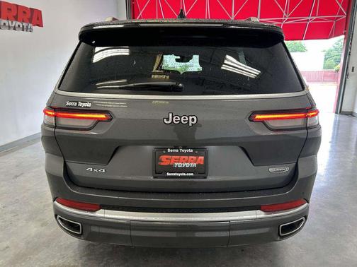 Baltic Gray Metallic Clearcoat 2023 Jeep Grand Cherokee L Summit
