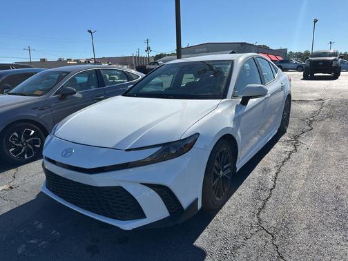 Ice Cap 2025 Toyota Camry SE