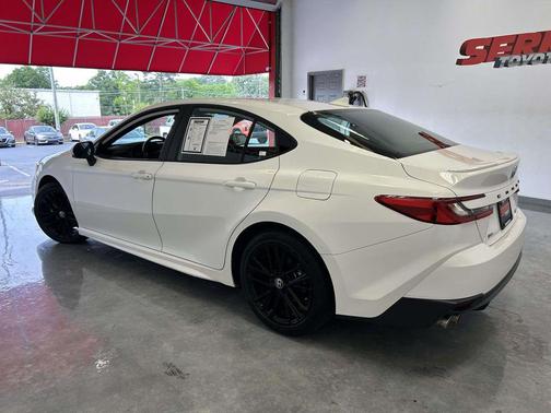 Ice Cap 2025 Toyota Camry SE