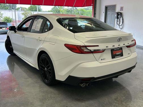 Ice Cap 2025 Toyota Camry SE