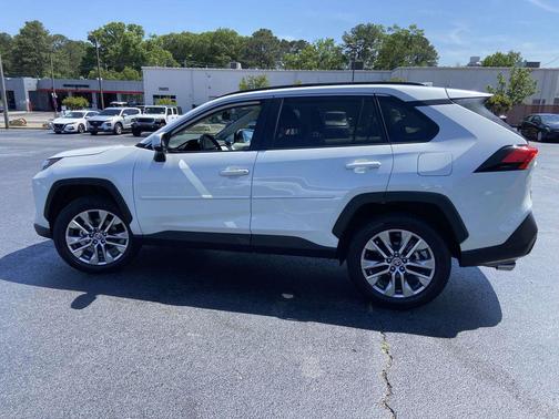 Blizzard Pearl 2022 Toyota RAV4 XLE Premium