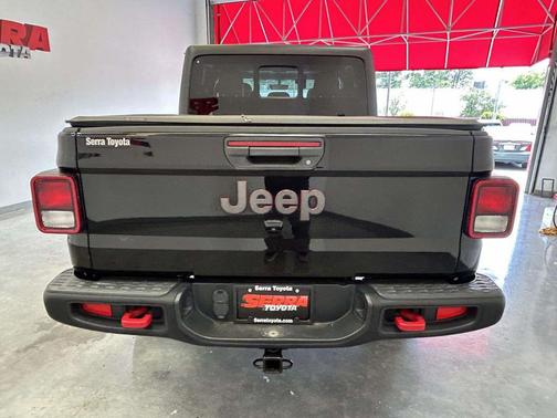 Black Clearcoat 2022 Jeep Gladiator Rubicon