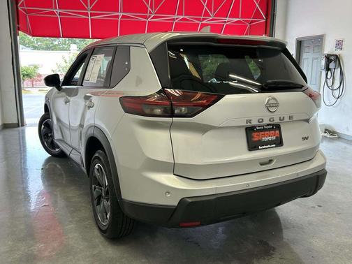 Brilliant Silver Metallic 2024 Nissan Rogue SV
