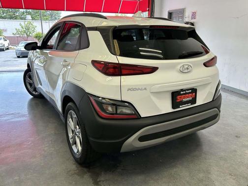 Lunar White 2022 Hyundai KONA SEL
