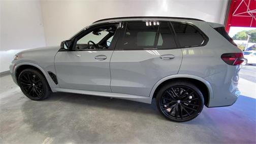 2025 BMW X5 M60i