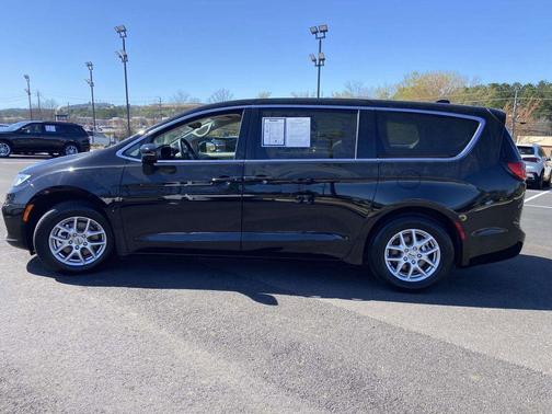 Diamond Black Crystal Pearlcoat 2024 Chrysler Pacifica Touring L