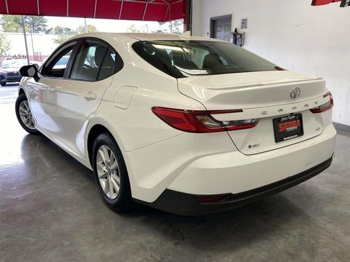 Ice Cap 2025 Toyota Camry LE