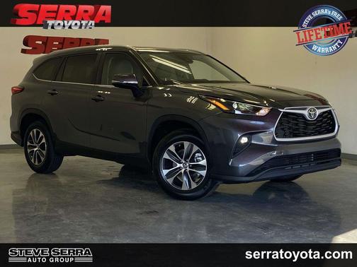 Magnetic Gray Metallic 2023 Toyota Highlander XLE